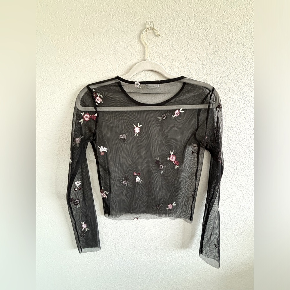 Ivy & Main floral mesh top - Picture 4 of 4